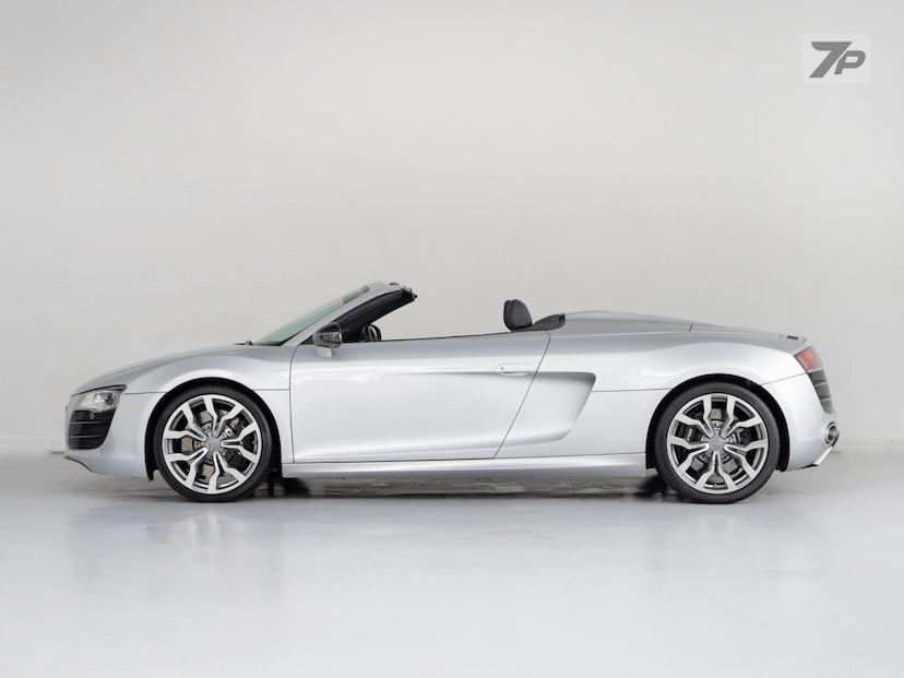 Foto do veículo AUDI R8  5.2 FSI V10 40V QUATTRO SPYDER 2011 4.701 KM 835.000,00
