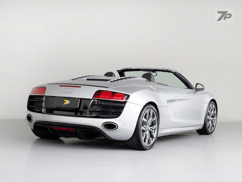Foto do veículo AUDI R8  5.2 FSI V10 40V QUATTRO SPYDER 2011 4.701 KM 835.000,00