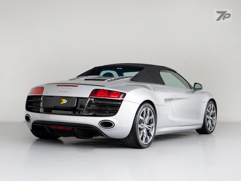 Foto do veículo AUDI R8  5.2 FSI V10 40V QUATTRO SPYDER 2011 4.701 KM 835.000,00