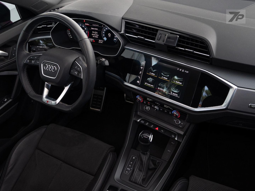 Foto do veículo AUDI Q3  SPORTBACK TFSI PERFORMANCE BLACK QUATTRO 2022 23.408 KM 258.500,00