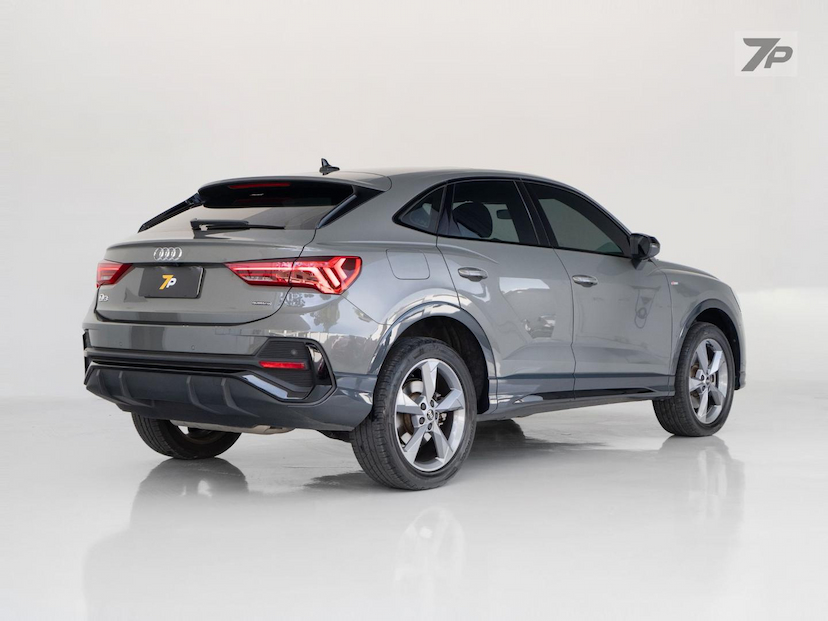 Foto do veículo AUDI Q3  SPORTBACK TFSI PERFORMANCE BLACK QUATTRO 2022 23.408 KM 258.500,00