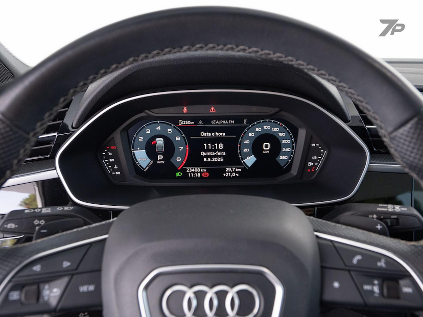 Foto do veículo AUDI Q3  SPORTBACK TFSI PERFORMANCE BLACK QUATTRO 2022 23.408 KM 258.500,00