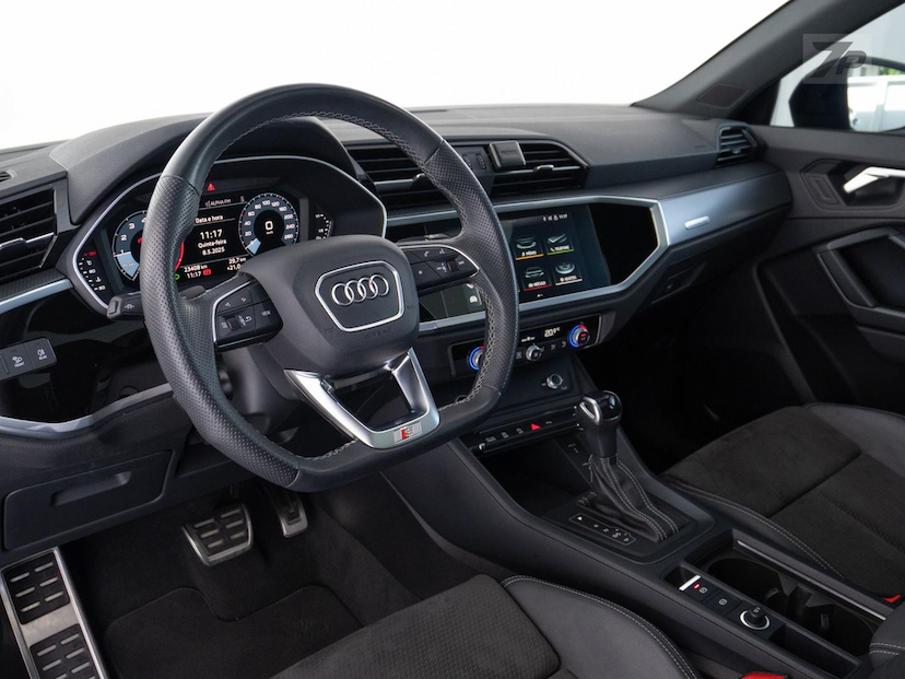 Foto do veículo AUDI Q3  SPORTBACK TFSI PERFORMANCE BLACK QUATTRO 2022 23.408 KM 258.500,00