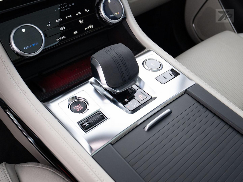 Foto do veículo JAGUAR F-PACE FPACE PHEV RD SE 2024 6.603 KM 428.500,00