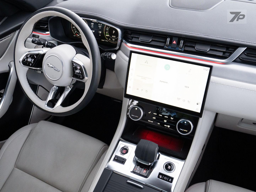 Foto do veículo JAGUAR F-PACE FPACE PHEV RD SE 2024 6.603 KM 428.500,00