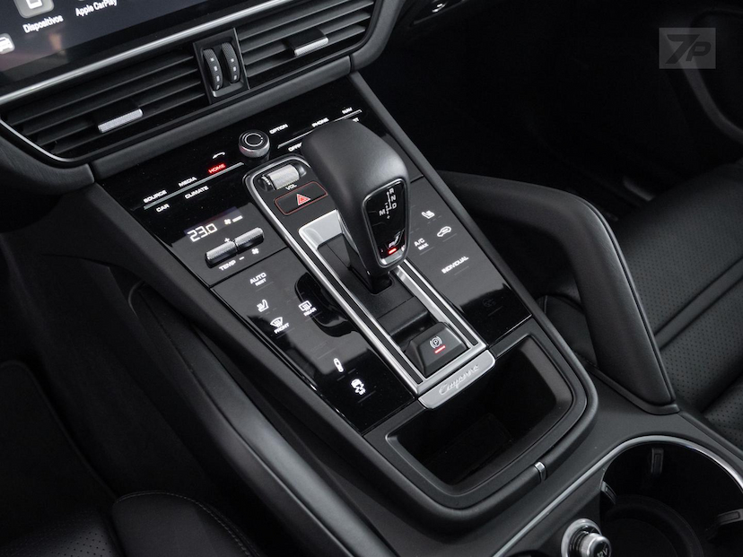 Foto do veículo PORSCHE CAYENNE  CP PHE 2023 26.043 KM 644.500,00