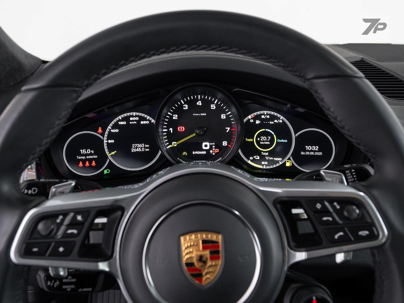 Foto do veículo PORSCHE CAYENNE  CP PHE 2023 26.043 KM 644.500,00