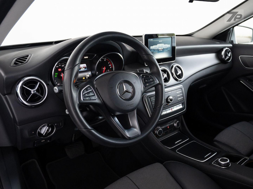 Foto do veículo MERCEDES-BENZ GLA 200 GLA200FF STY 2018 66.259 KM 109.000,00