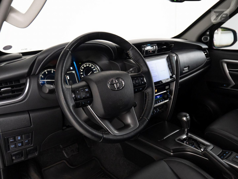 Foto do veículo TOYOTA HILUX  SWSRXA4FD 2023 55.410 KM 369.000,00