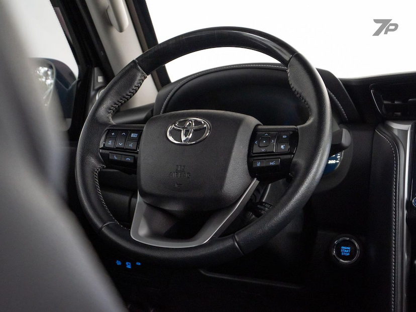 Foto do veículo TOYOTA HILUX  SWSRXA4FD 2023 55.410 KM 369.000,00
