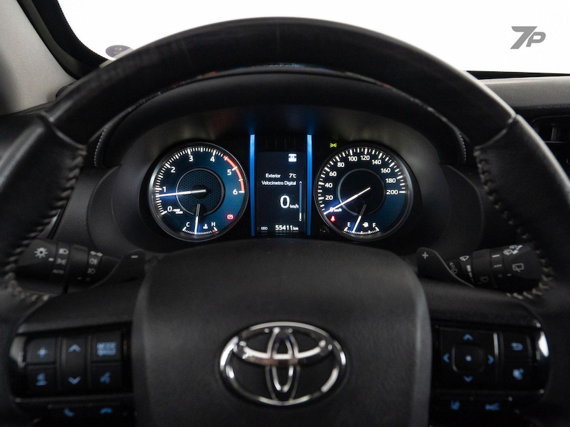 Foto do veículo TOYOTA HILUX  SWSRXA4FD 2023 55.410 KM 369.000,00