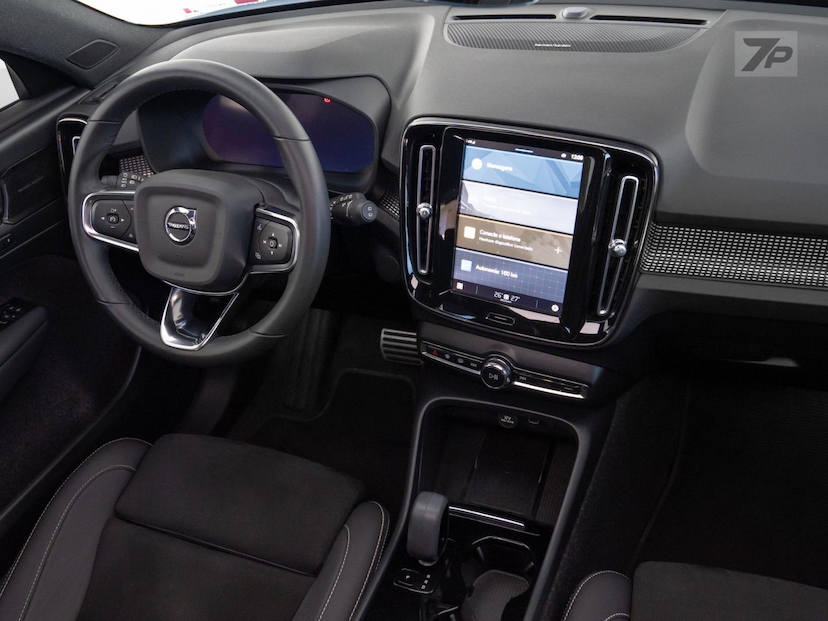 Foto do veículo VOLVO XC40  RECHARGE PE 2022 35.269 KM 214.000,00