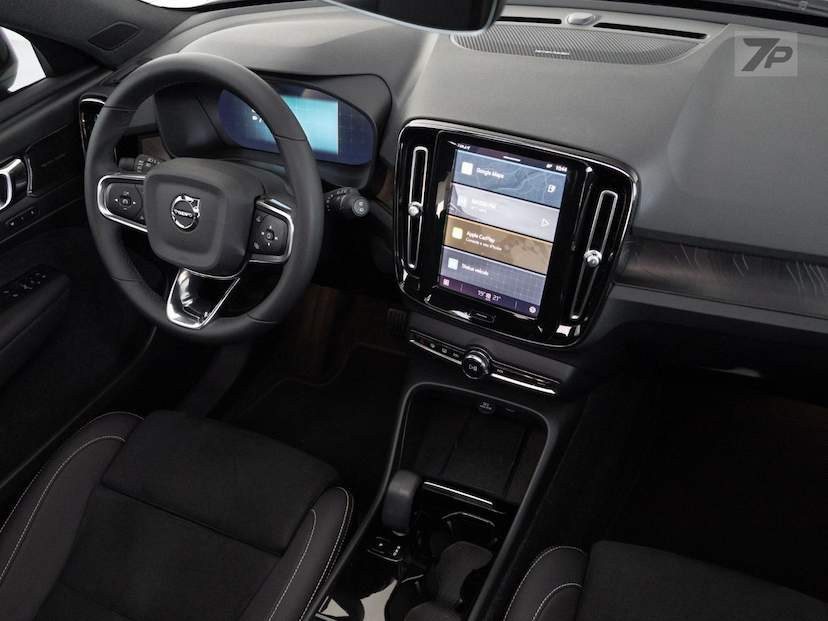 Foto do veículo VOLVO XC40  8 ULTIMATE 2023 43.357 KM 228.000,00