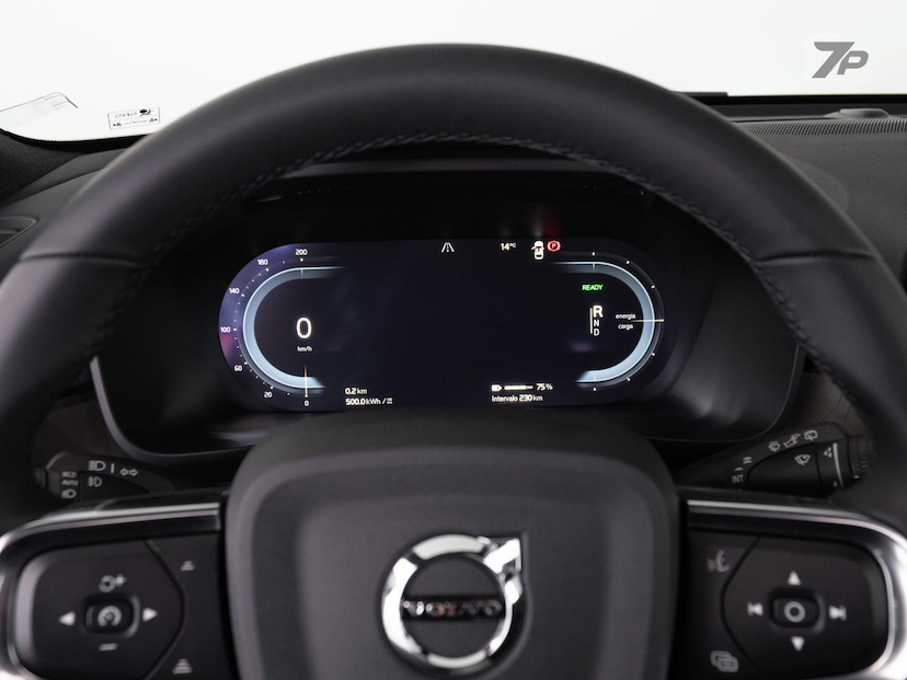 Foto do veículo VOLVO XC40  8 ULTIMATE 2023 43.357 KM 228.000,00