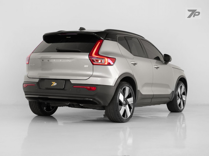 Foto do veículo VOLVO XC40  8 ULTIMATE 2023 43.357 KM 228.000,00