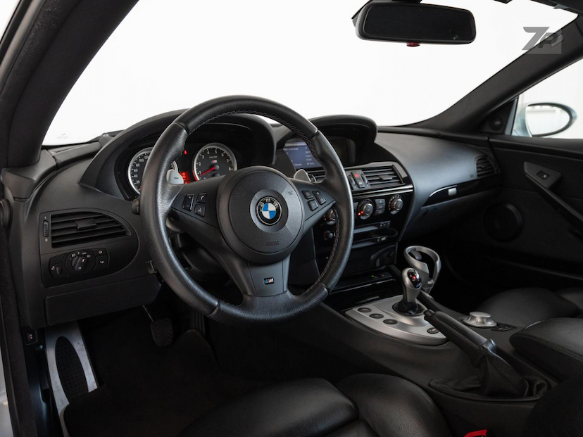 Foto do veículo BMW M6  5.0 V-10 40V 2P 2006 35.362 KM 358.500,00