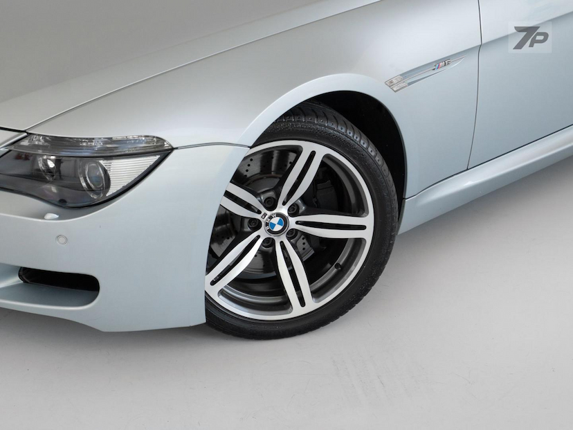 Foto do veículo BMW M6  5.0 V-10 40V 2P 2006 35.362 KM 358.500,00