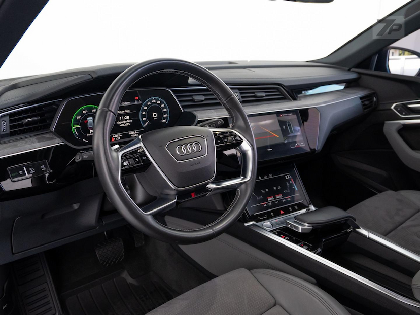 Foto do veículo AUDI E-TRON E TRON 2020 44.252 KM 278.900,00
