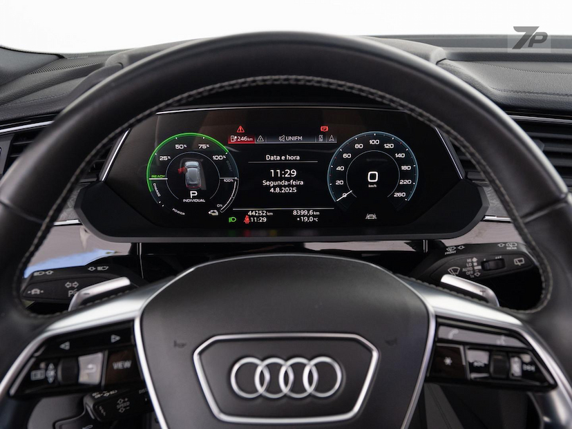 Foto do veículo AUDI E-TRON E TRON 2020 44.252 KM 278.900,00