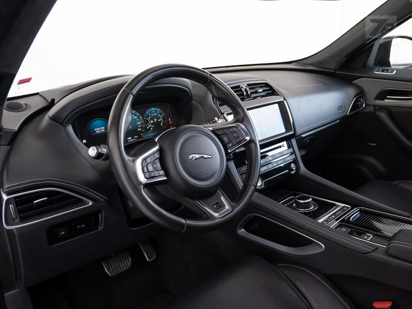 Foto do veículo JAGUAR F-PACE JAG FPACE 380CV V6 S 2018 45.881 KM 273.000,00