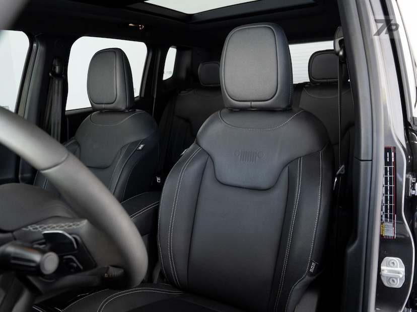 Foto do veículo JEEP RENEGADE  S T2704X4T 2023 28.200 KM 125.900,00