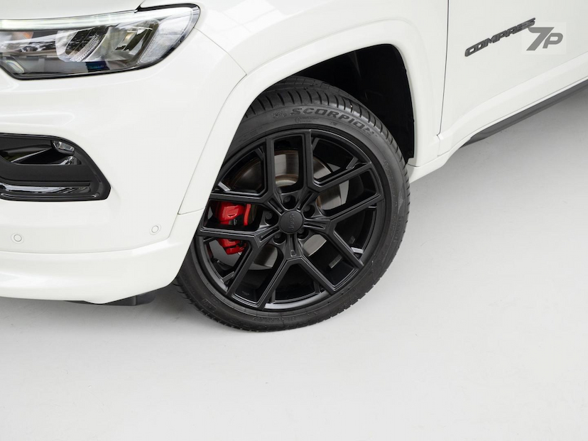 Foto do veículo JEEP COMPASS  BLACKHAWK 2025 8.550 KM 227.500,00