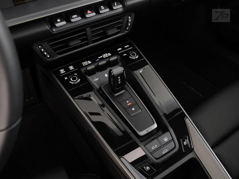 Foto do veículo PORSCHE 911  CARRERA 2025 1.821 KM 1.028.000,00