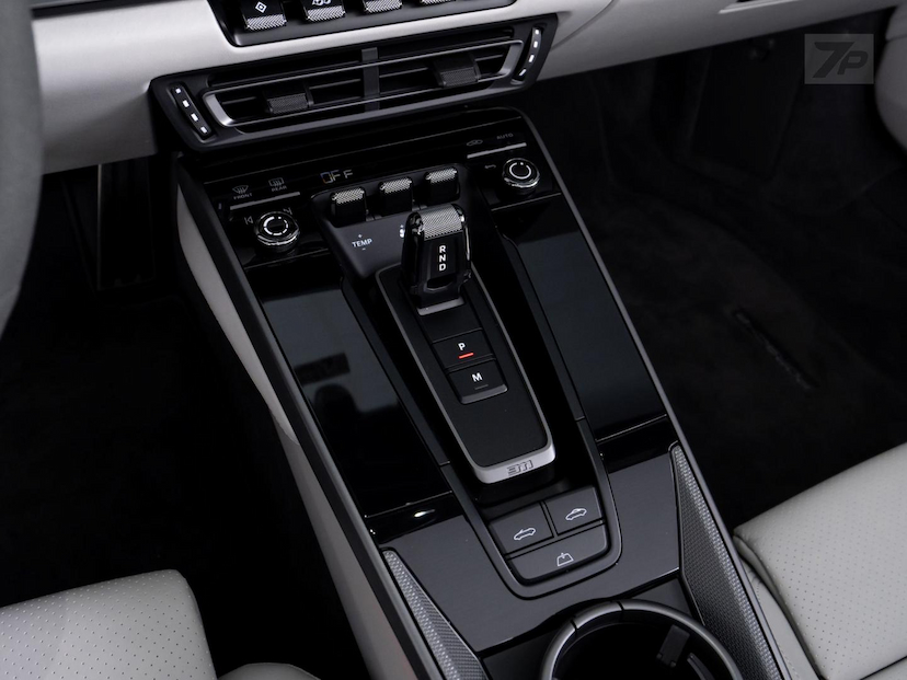 Foto do veículo PORSCHE 911  CARRERA C 2024 2.223 KM 995.000,00