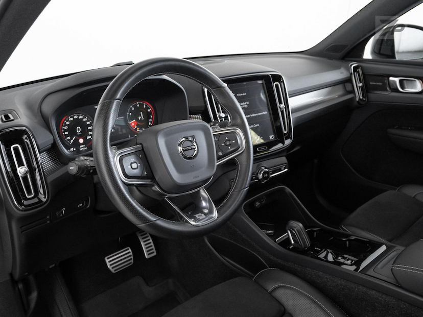 Foto do veículo VOLVO XC40  T5 R-DESIGN 2019 56.000 KM 176.500,00
