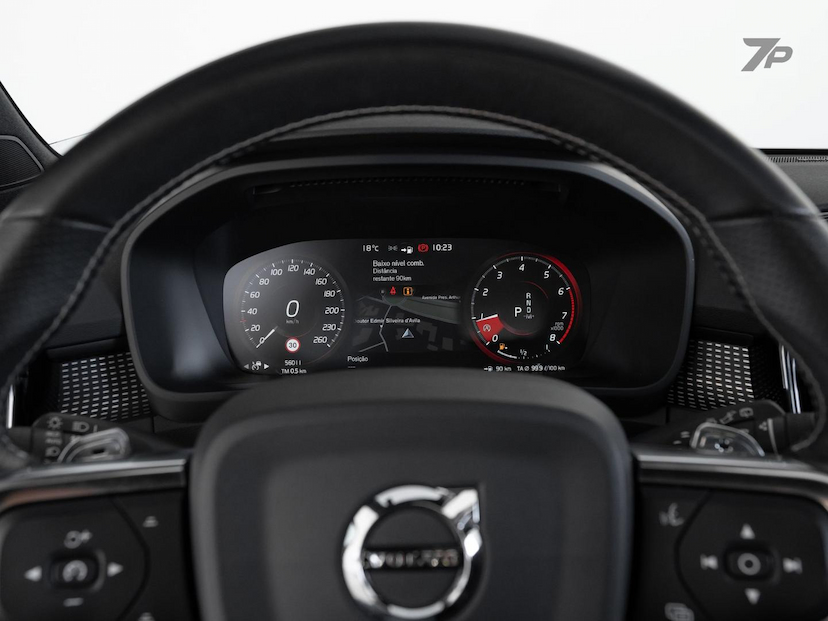 Foto do veículo VOLVO XC40  T5 R-DESIGN 2019 56.000 KM 176.500,00