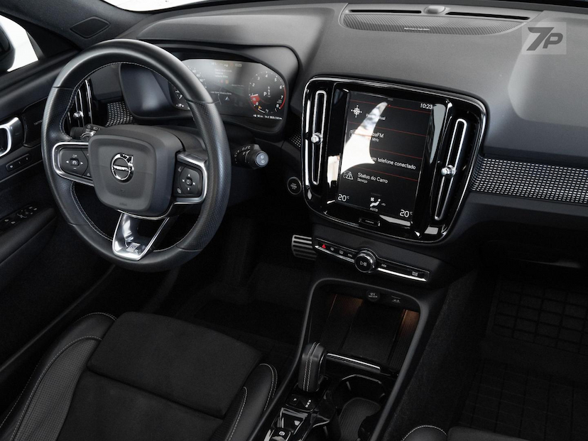 Foto do veículo VOLVO XC40  T5 R-DESIGN 2019 56.000 KM 176.500,00