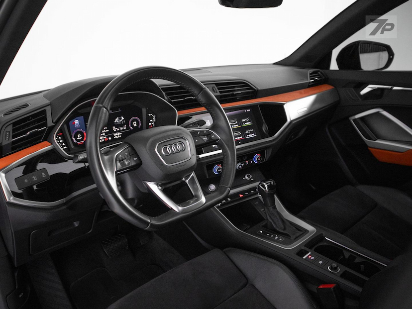 Foto do veículo AUDI Q3  1.4TFSI 2020 77.780 KM 174.900,00