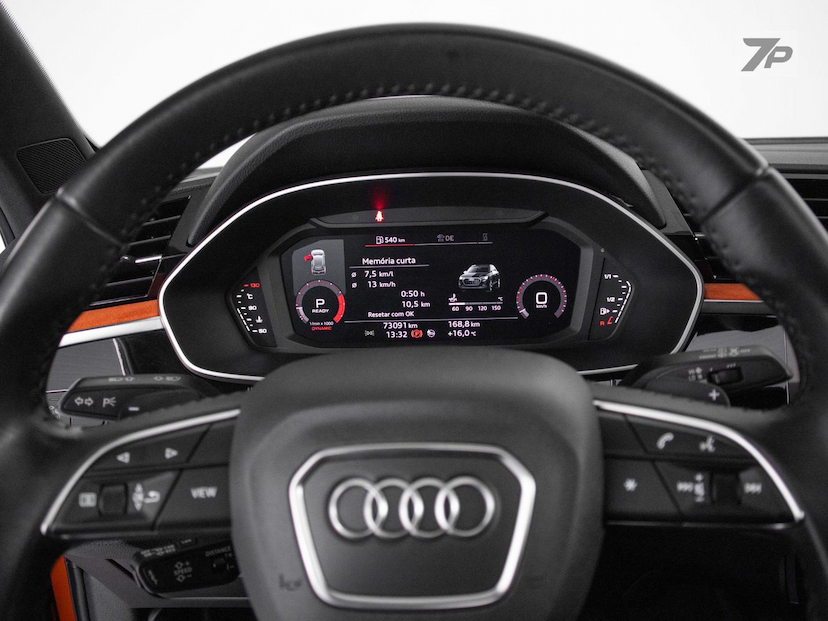 Foto do veículo AUDI Q3  1.4TFSI 2020 77.780 KM 174.900,00