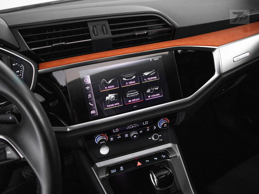 Foto do veículo AUDI Q3  1.4TFSI 2020 77.780 KM 174.900,00