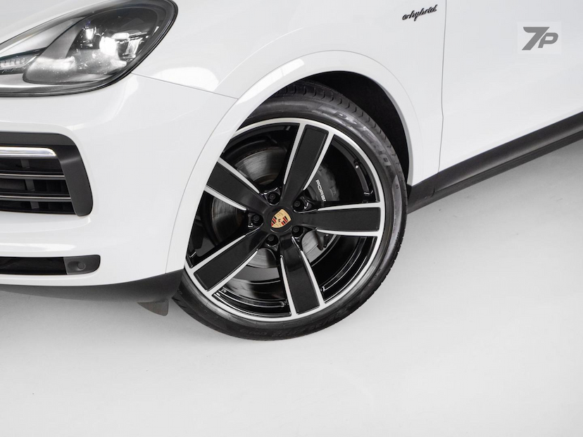 Foto do veículo PORSCHE CAYENNE  CP PHE 2023 19.850 KM 649.000,00