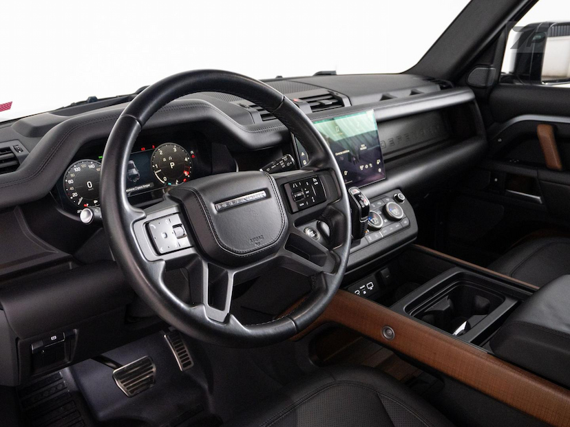 Foto do veículo LAND ROVER DEFENDER  X 7L 2023 92.800 KM 528.500,00
