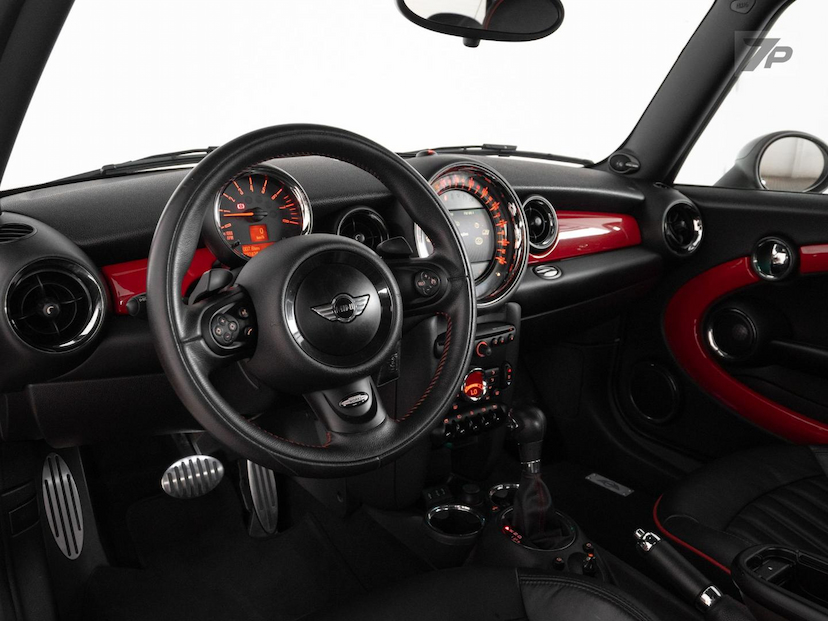 Foto do veículo MINI JOHN COOPER WORKS  2013 37.425 KM 109.000,00