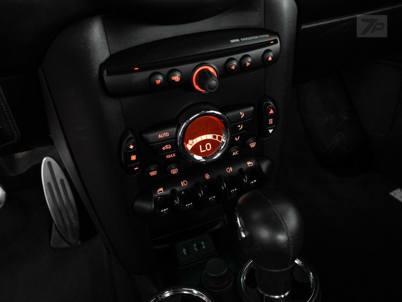 Foto do veículo MINI JOHN COOPER WORKS  2013 37.425 KM 109.000,00