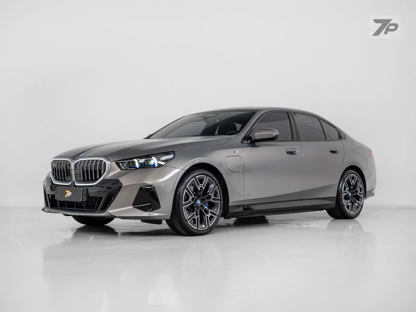 Foto do veículo BMW 530I 530E M SPORT 2025 3.360 KM 498.500,00