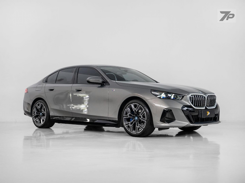 Foto do veículo BMW 530I 530E M SPORT 2025 3.360 KM 498.500,00