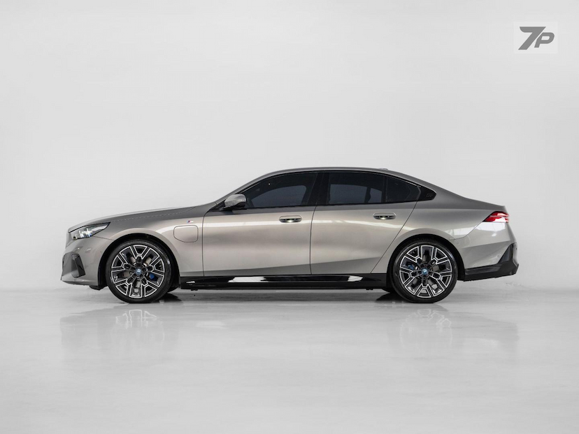 Foto do veículo BMW 530I 530E M SPORT 2025 3.360 KM 498.500,00