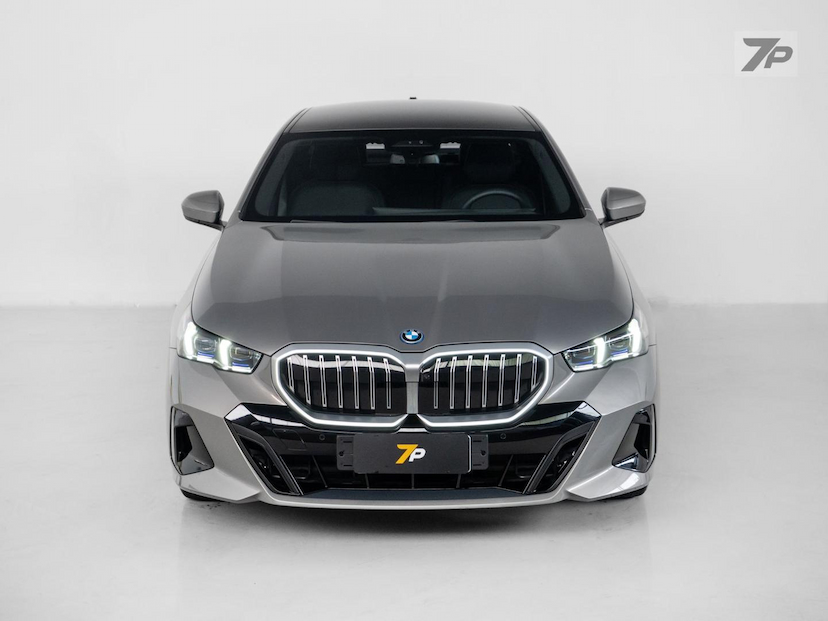 Foto do veículo BMW 530I 530E M SPORT 2025 3.360 KM 498.500,00