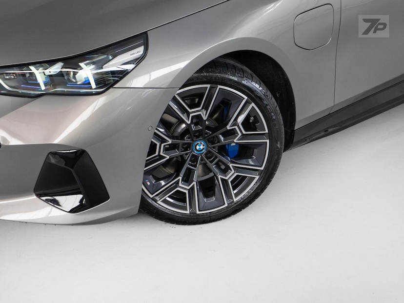 Foto do veículo BMW 530I 530E M SPORT 2025 3.360 KM 498.500,00