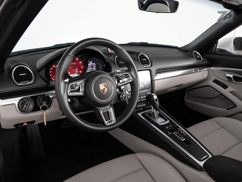 Foto do veículo PORSCHE 718  BOXSTER 2.0 300CV 2024 3.154 KM 599.000,00
