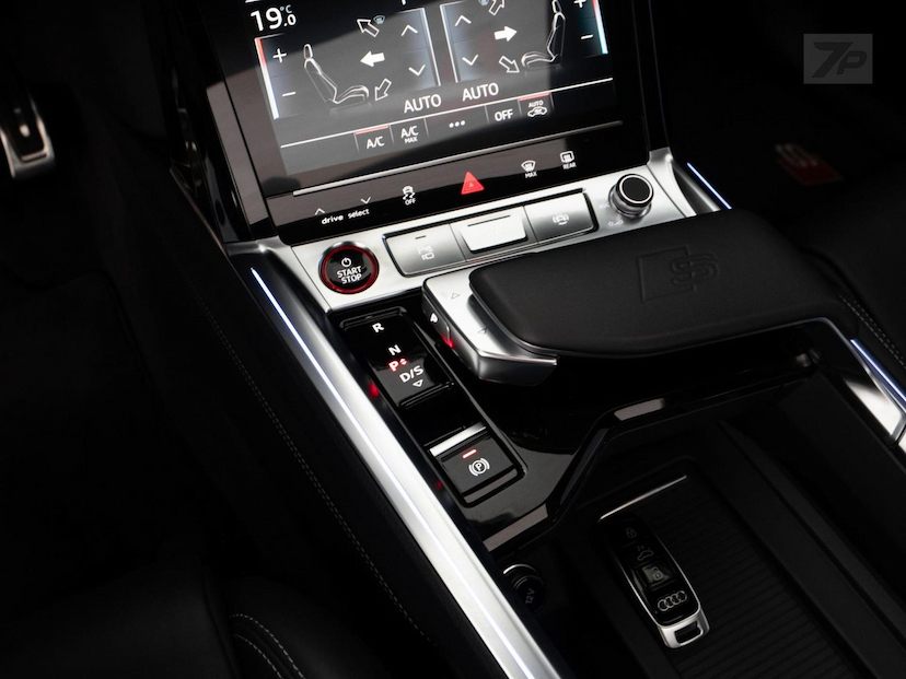 Foto do veículo AUDI SQ8  SPORTBACK E-TRON QUATTRO (ELÉTRICO) 2024 13.900 KM 548.500,00