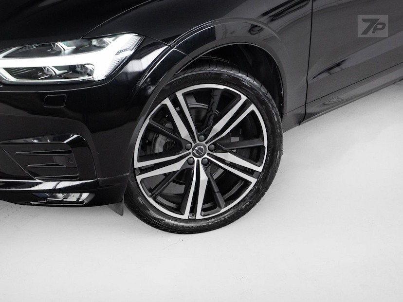 Foto do veículo VOLVO XC60  2.0T5 R-DES 2018 52.686 KM 199.000,00
