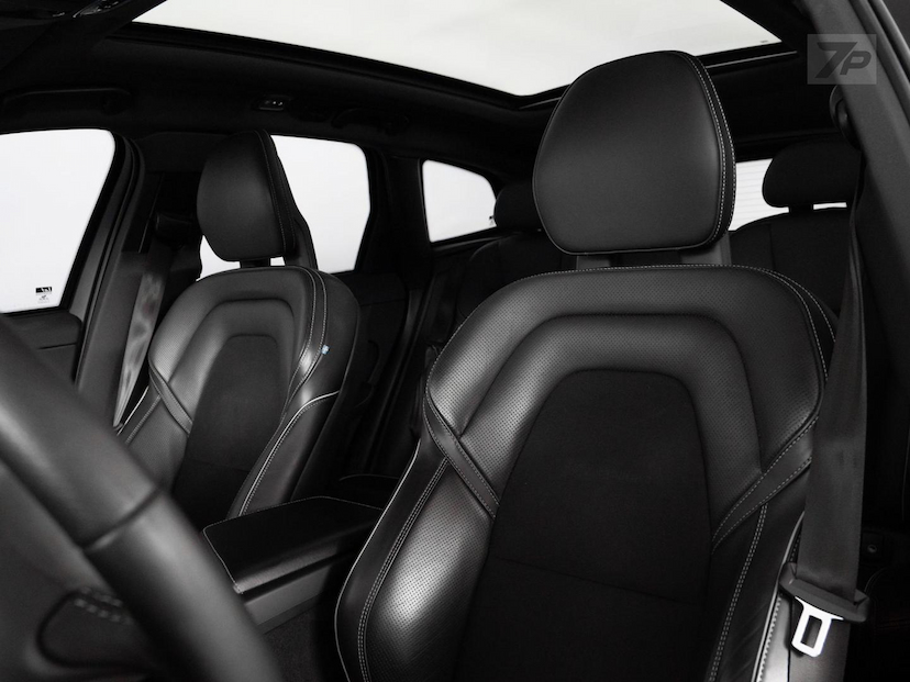 Foto do veículo VOLVO XC60  2.0T5 R-DES 2018 52.686 KM 199.000,00