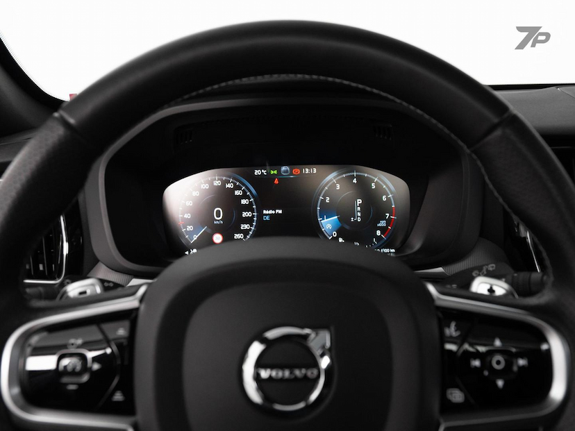 Foto do veículo VOLVO XC60  2.0T5 R-DES 2018 52.686 KM 199.000,00