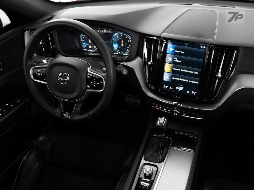 Foto do veículo VOLVO XC60  2.0T5 R-DES 2018 52.686 KM 199.000,00