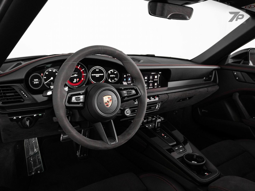 Foto do veículo PORSCHE 911  CARRERA GTS CABRIOLET 2024 2.400 KM 1.230.000,00